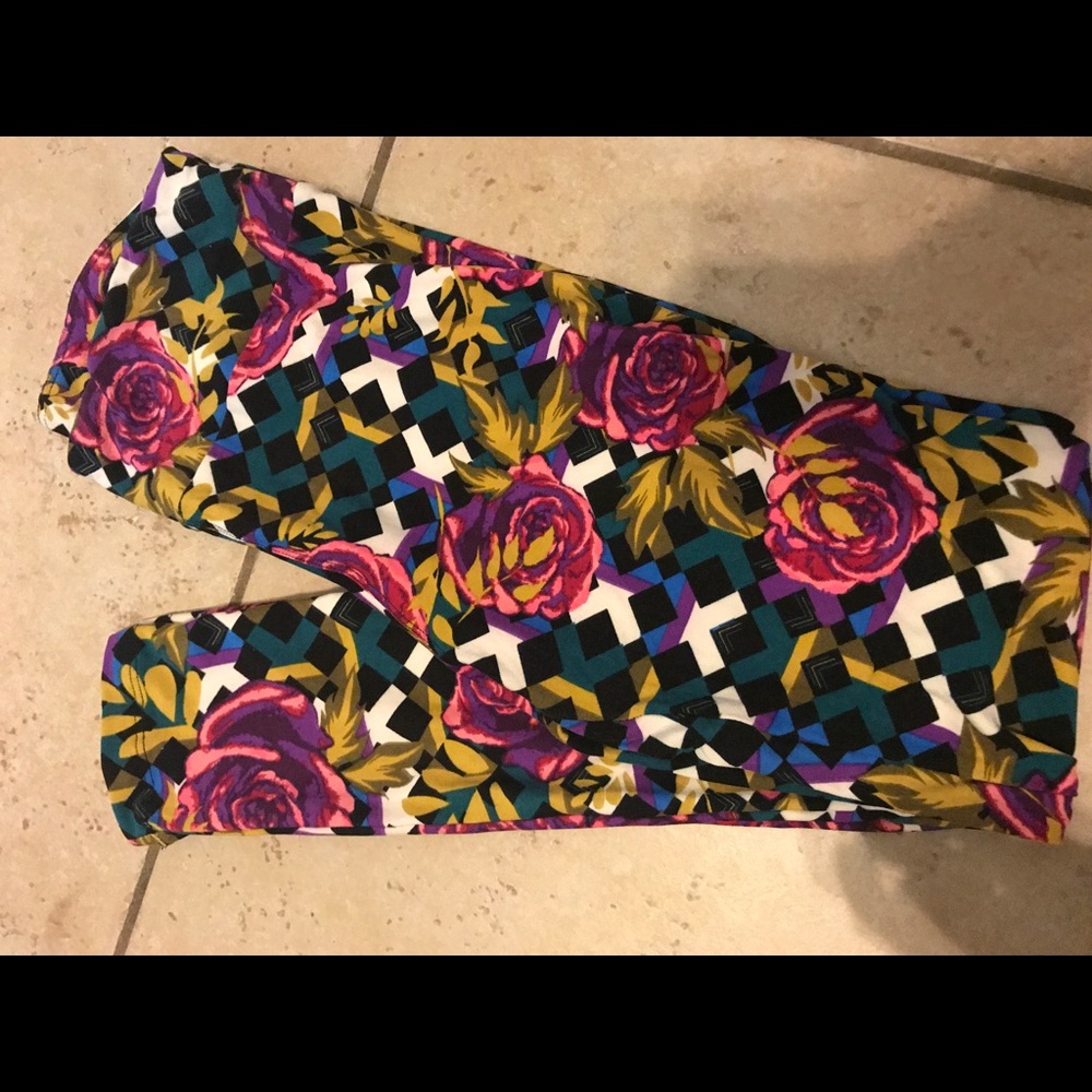 BNWOT os HTF rose leggings