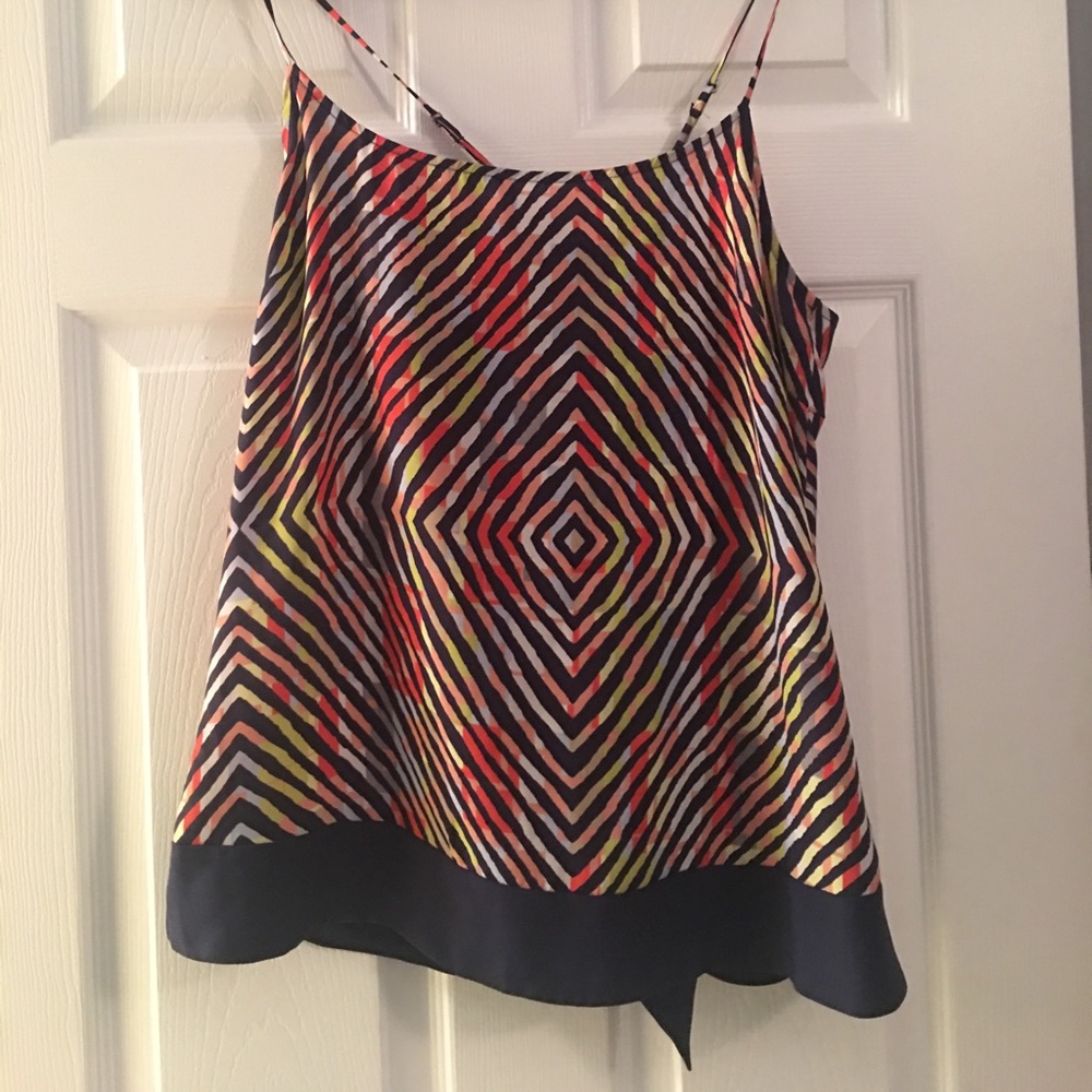 Multi color flow top