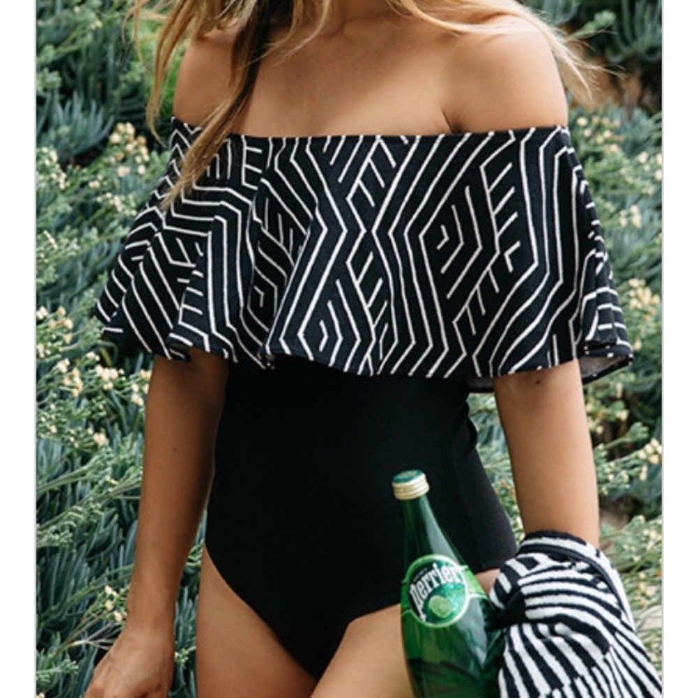 [NEW] Off-the-Shoulder One Piece Swimsuit