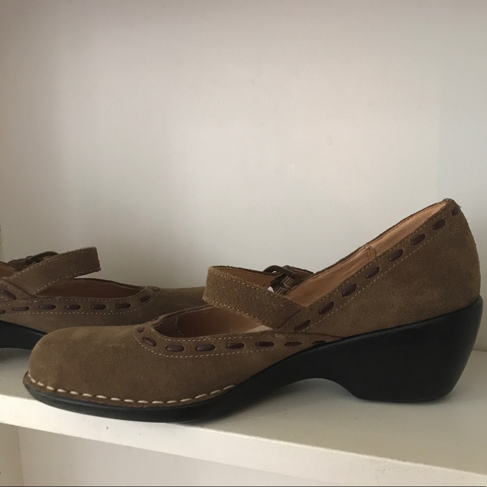 Size 8M Brown suede soft spot
