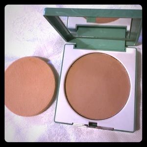 CLINIQUE SuperPowder Double Face Makeup NWOT