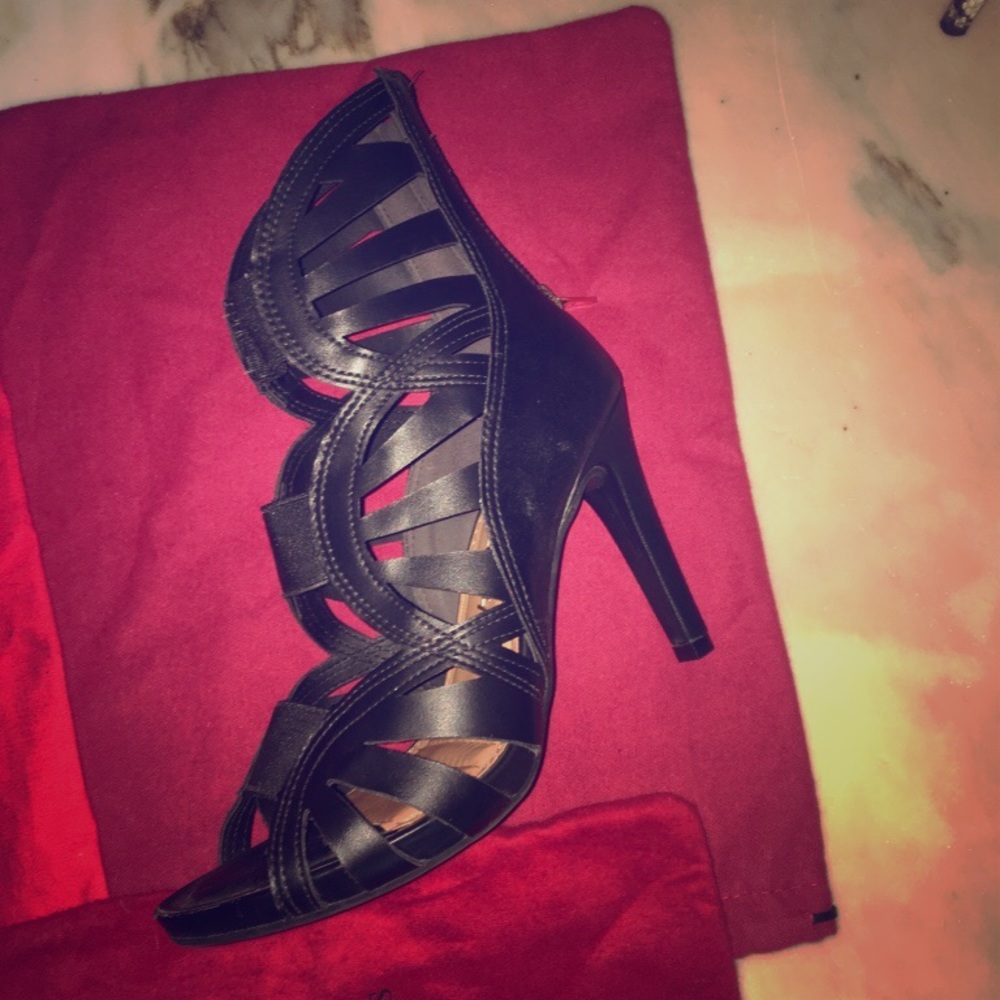 Pair of woman's black And brown pumps