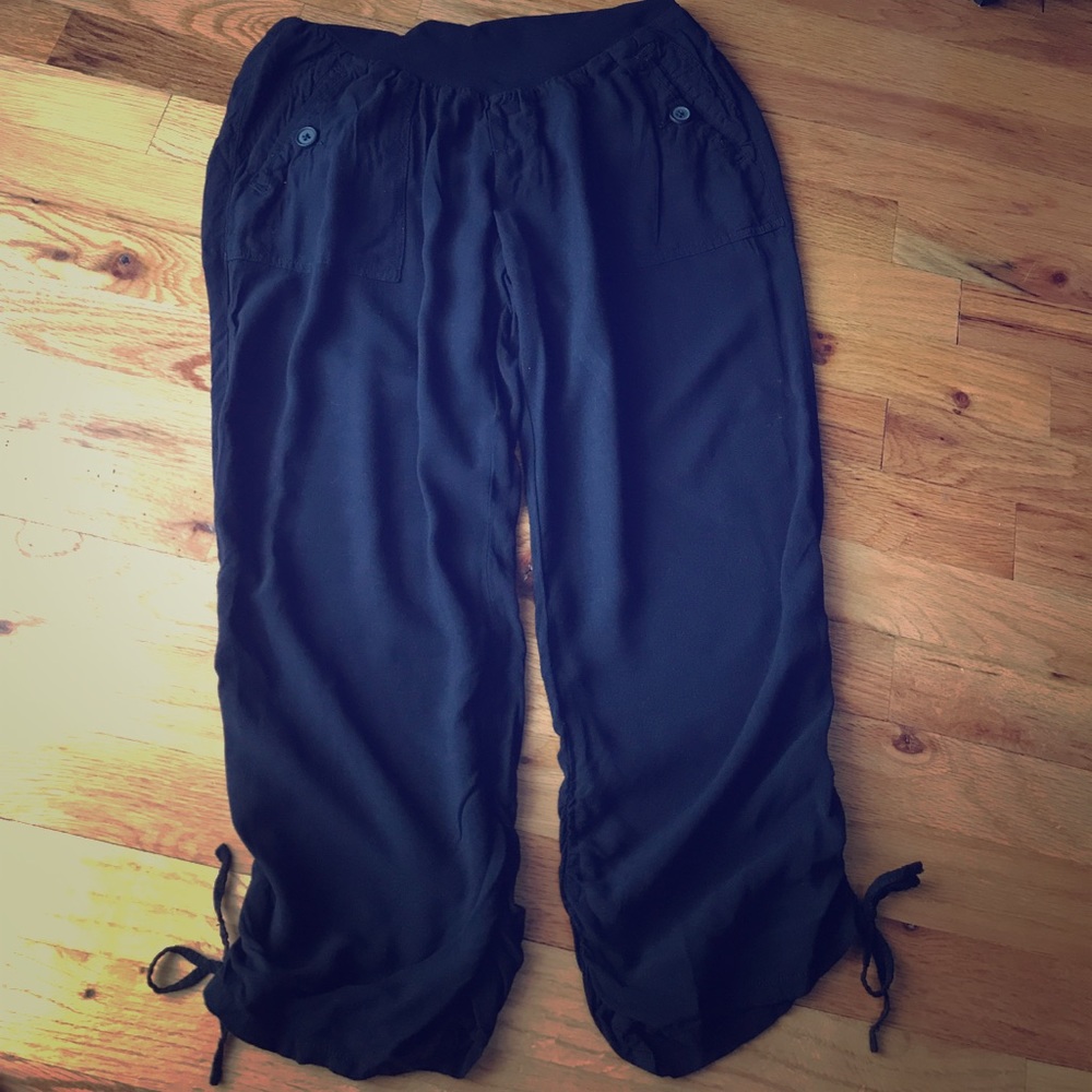 Black Maternity Capris