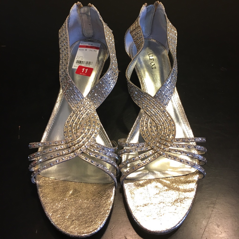 NWT - Alfani wedge sandals