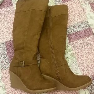 Wedge boots