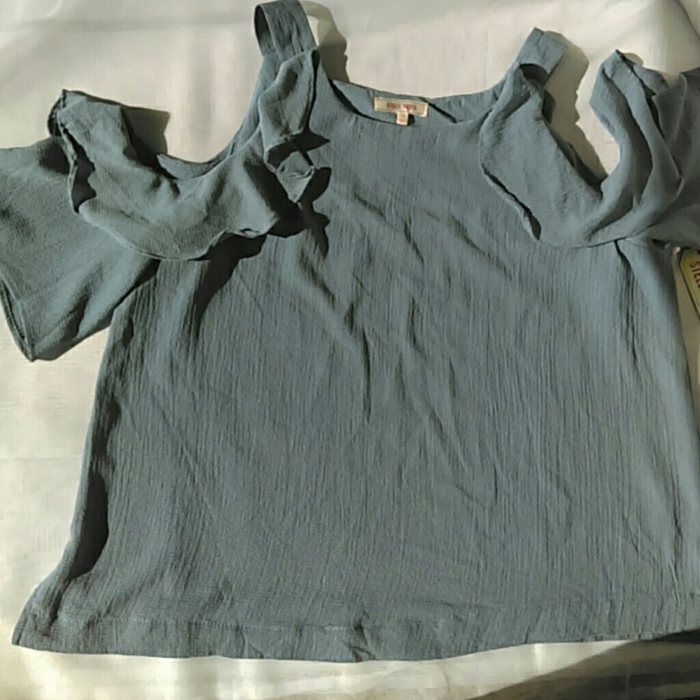 🚫🚫 Sold Cold Shoulder Ruffle Short Sleeve Top - Picture 1 of 8