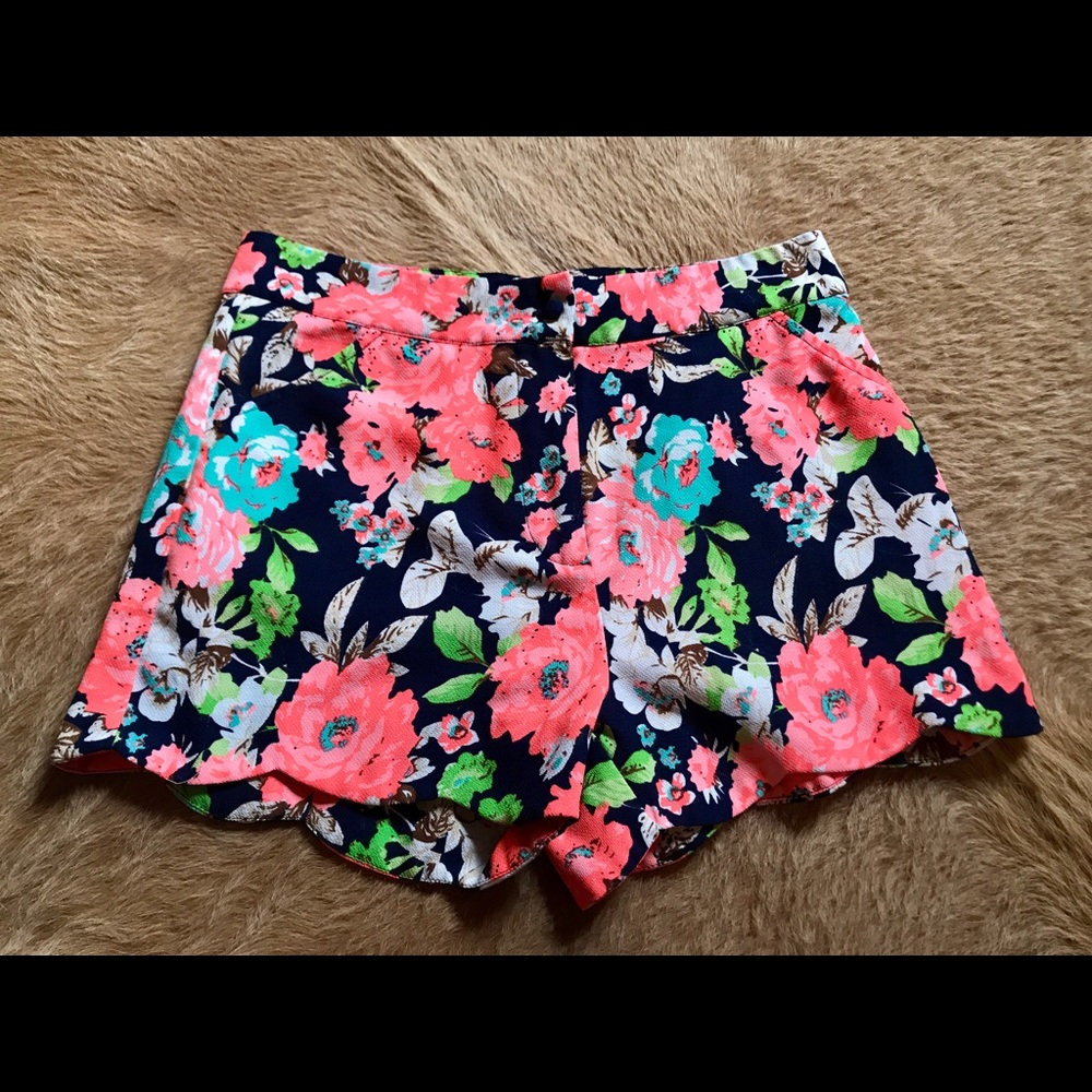Navy floral shorts ☁️