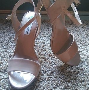 STEVE MADDEN nude patent heels 37 1/2