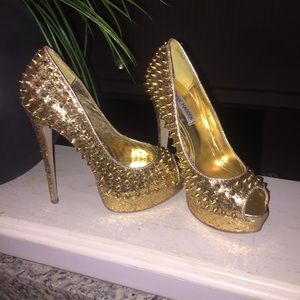 Studded metallic gold peep toe stiletto pumps