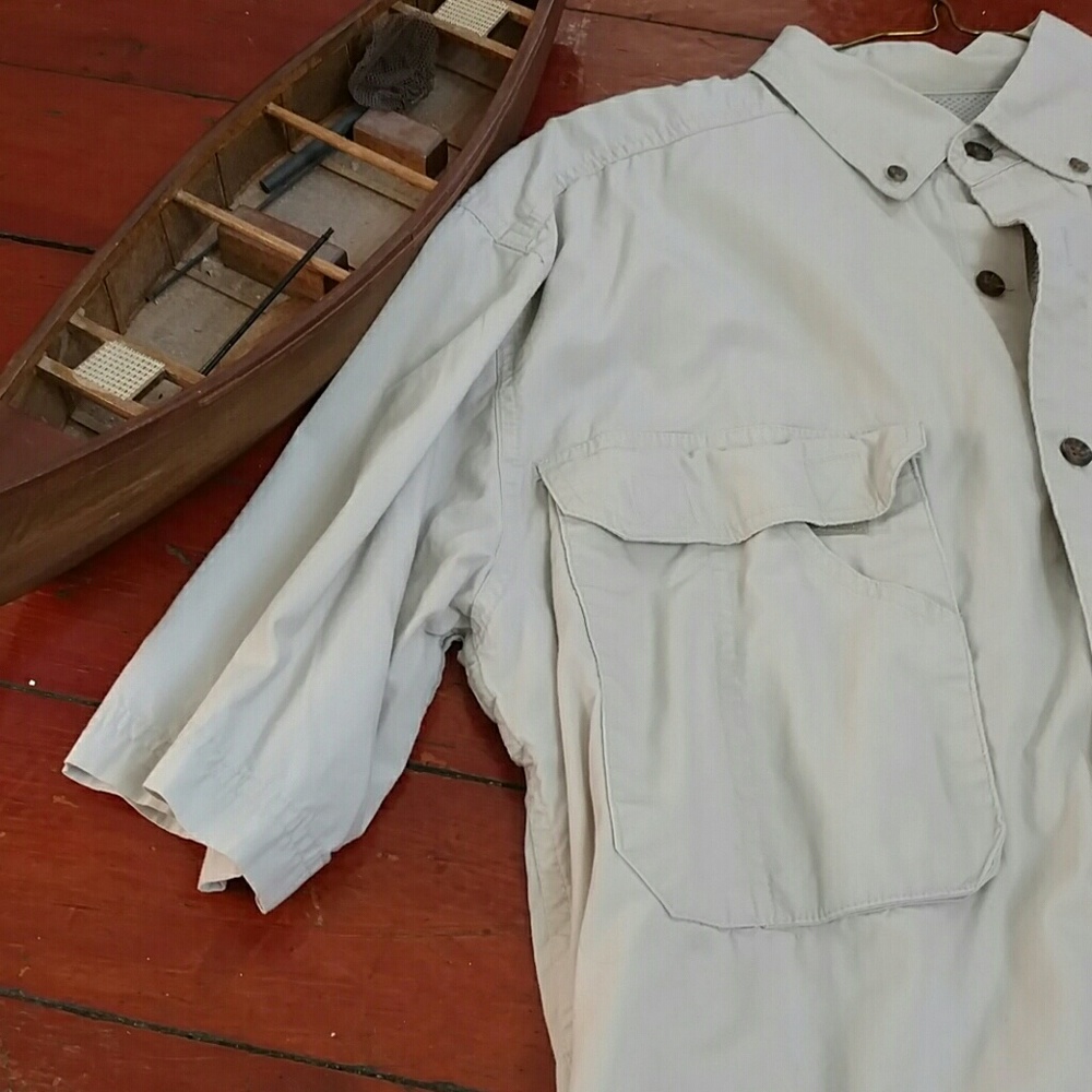 Short sleeve light tan fishing shirt men's medium