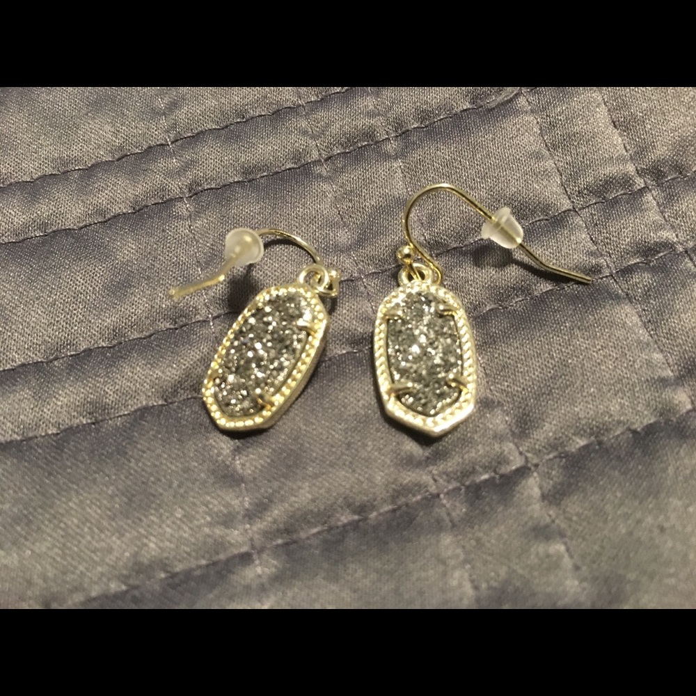 Lee Earrings in Metallic
