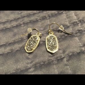 Lee Earrings in Metallic
