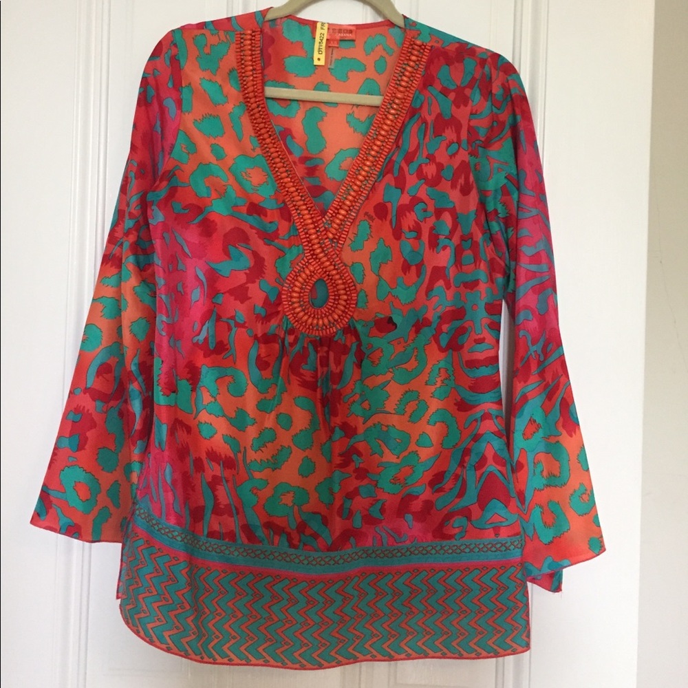 Multicolored keyhole tunic