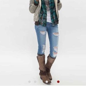 FREEBIRD BY STEVEN DAKOTA | NWOB | Size 8