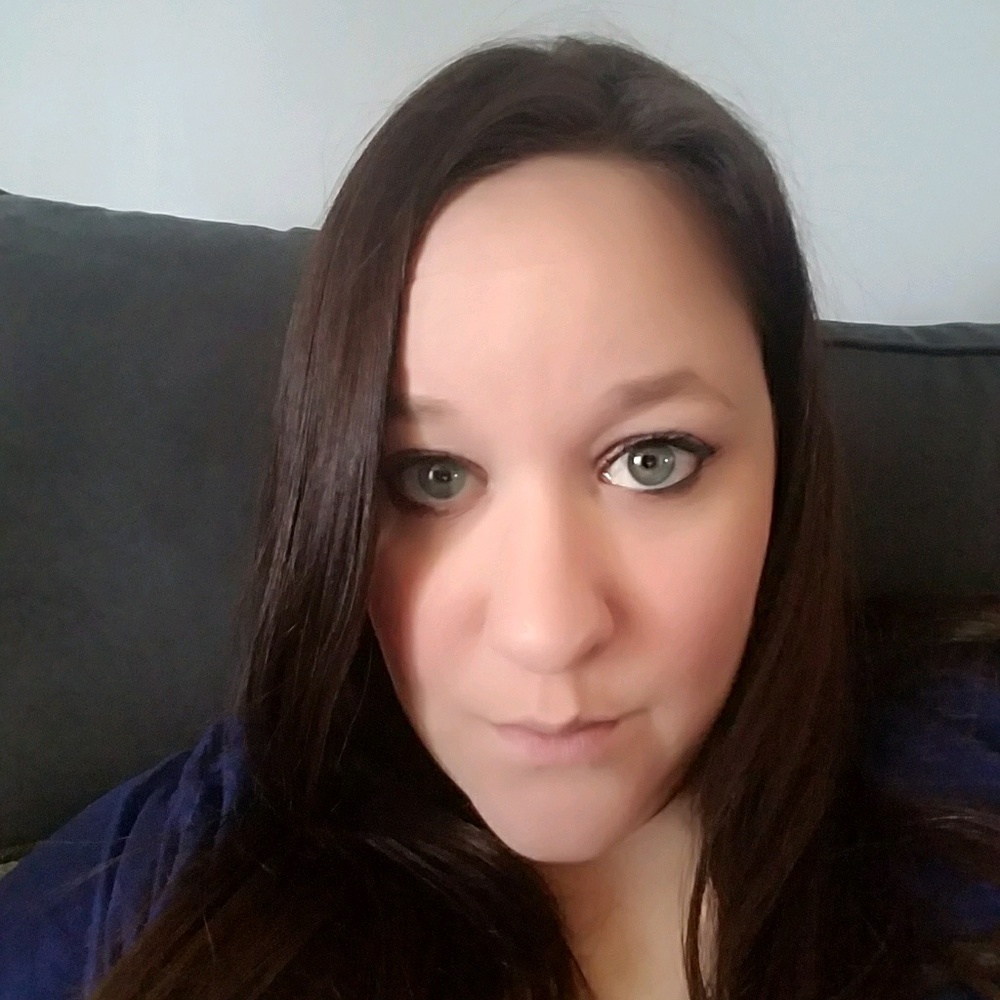 Meet your Posher, Maura