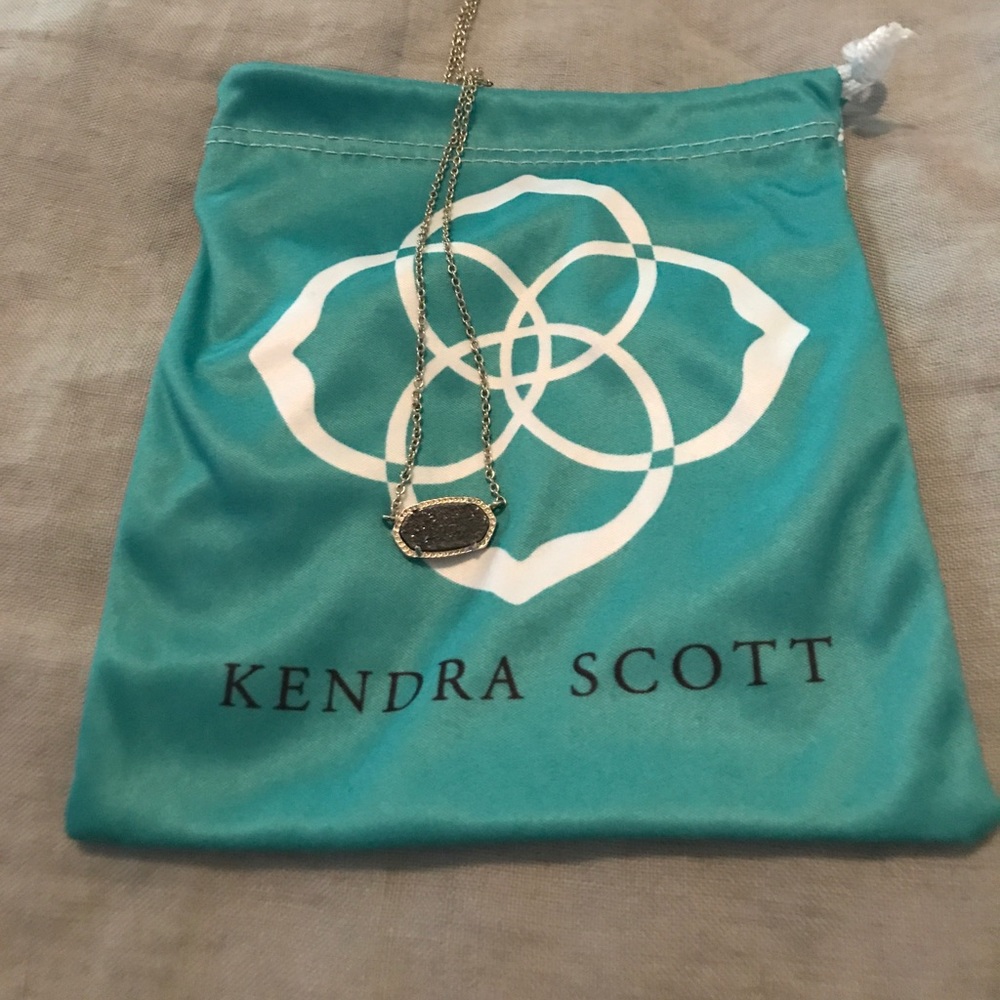 Kendra Scott necklace