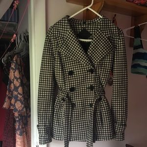 Gorgeous Houndstooth Winter/Fall Peacoat