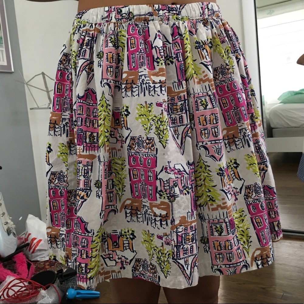 Knee length skirt, With built in shorts.
