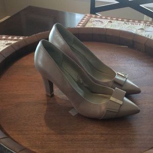 Anne Klein business dress shoe.