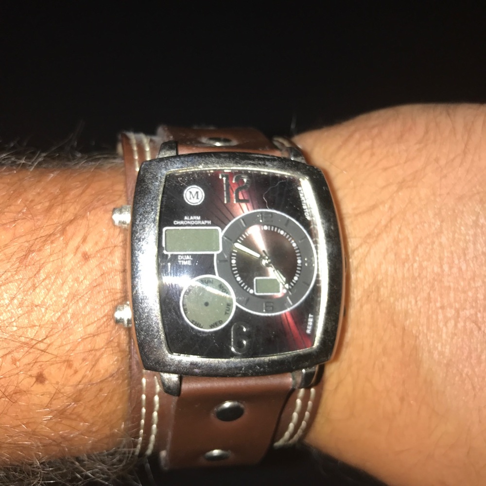 Men's Mizzoni leather watch.