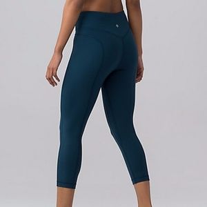 LULULEMON SIZE 4 Pushing Limits Crop