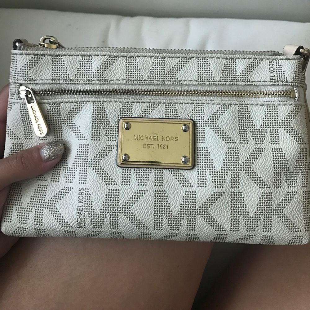 AUTHENTIC!! Michael Kors wrist clutch ! Like new !