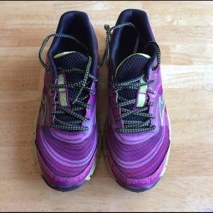 Womens' Mizuno Wave Kazan trail running shoes