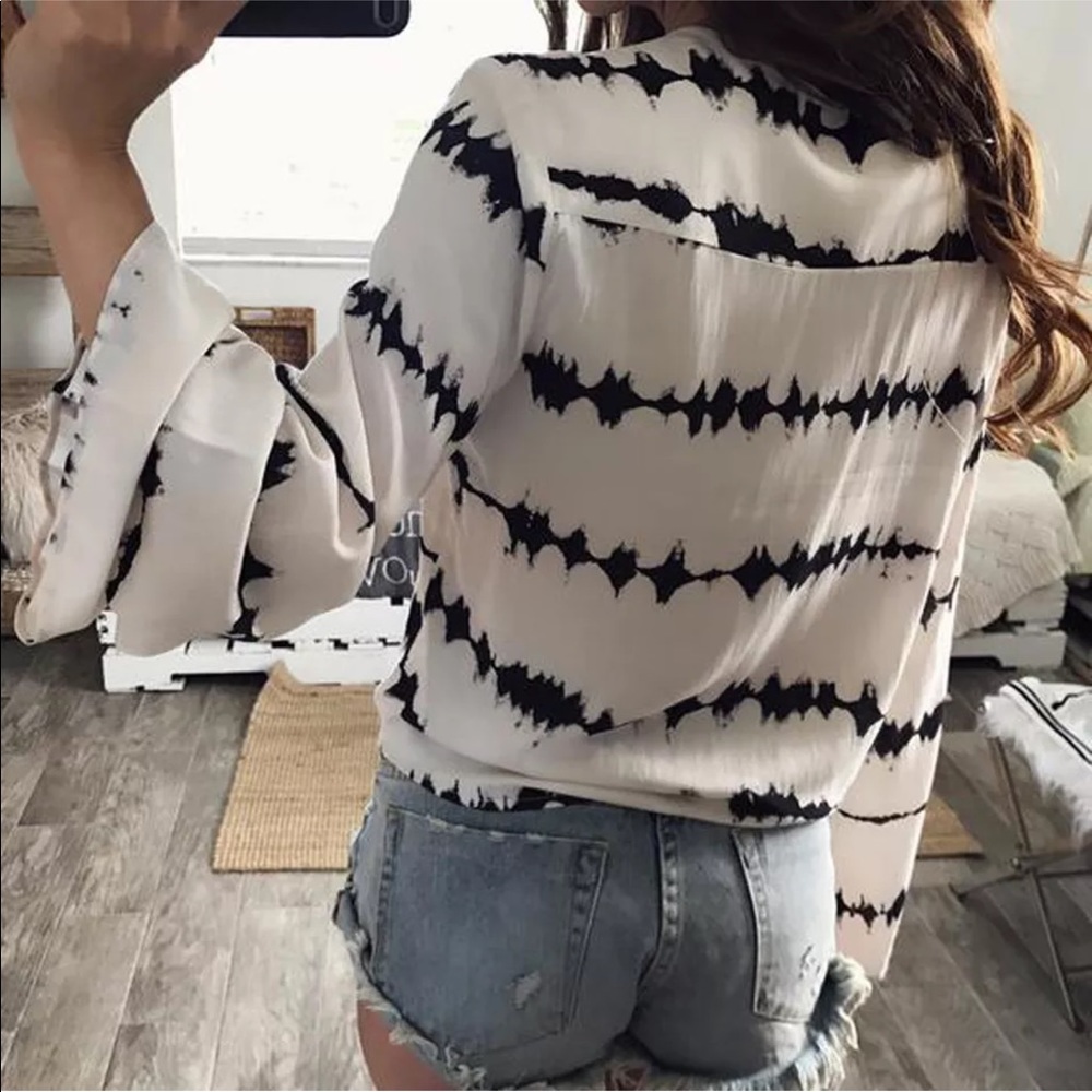 🔥5⭐️Fave! Bahia • Long Sleeve Plunging Neck Top - Picture 3 of 3