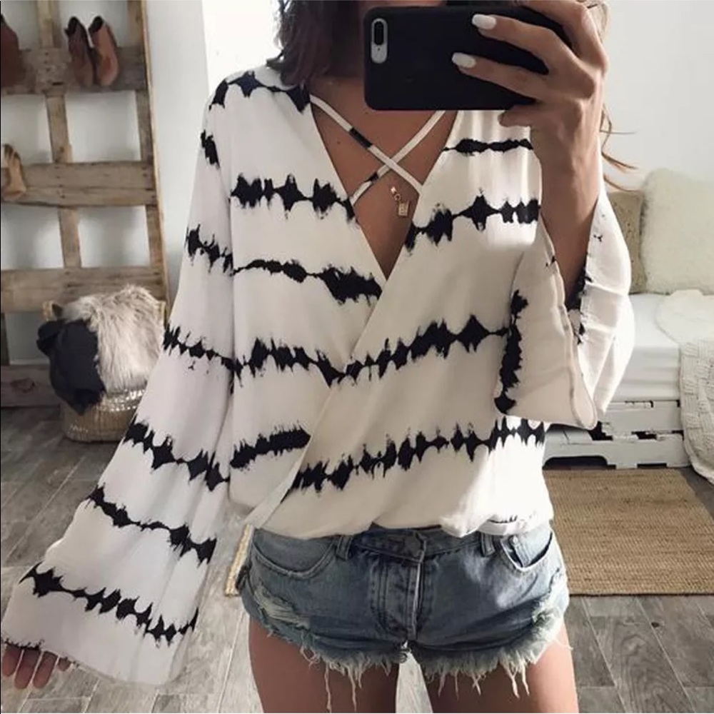 🔥5⭐️Fave! Bahia • Long Sleeve Plunging Neck Top - Picture 2 of 3