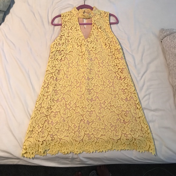 Blu Pepper Dresses & Skirts - YELLOW LACE BLU PEPPER DRESS WITH CUTOUT size L