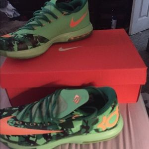 Nike KD Camo green.   Size 11 1/2 Mint