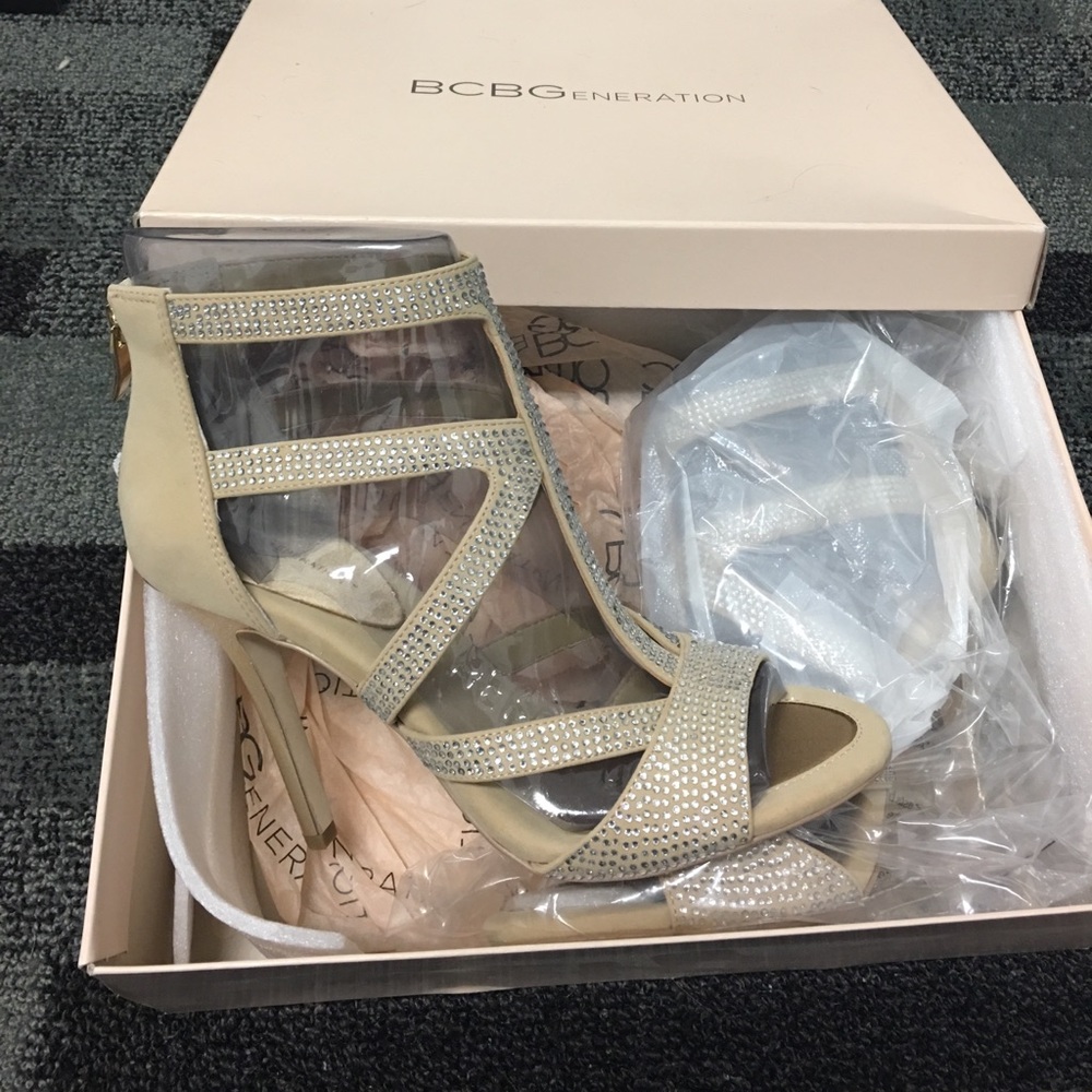 NWB BCBGeneration Nude Suede Studded Heels