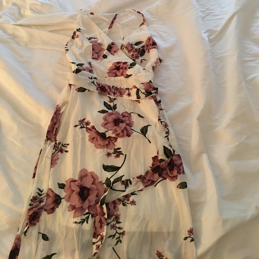 NEVER WORN- White floral maxi