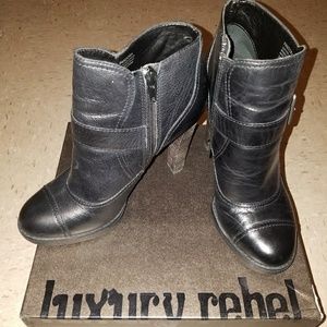 Shoe boots