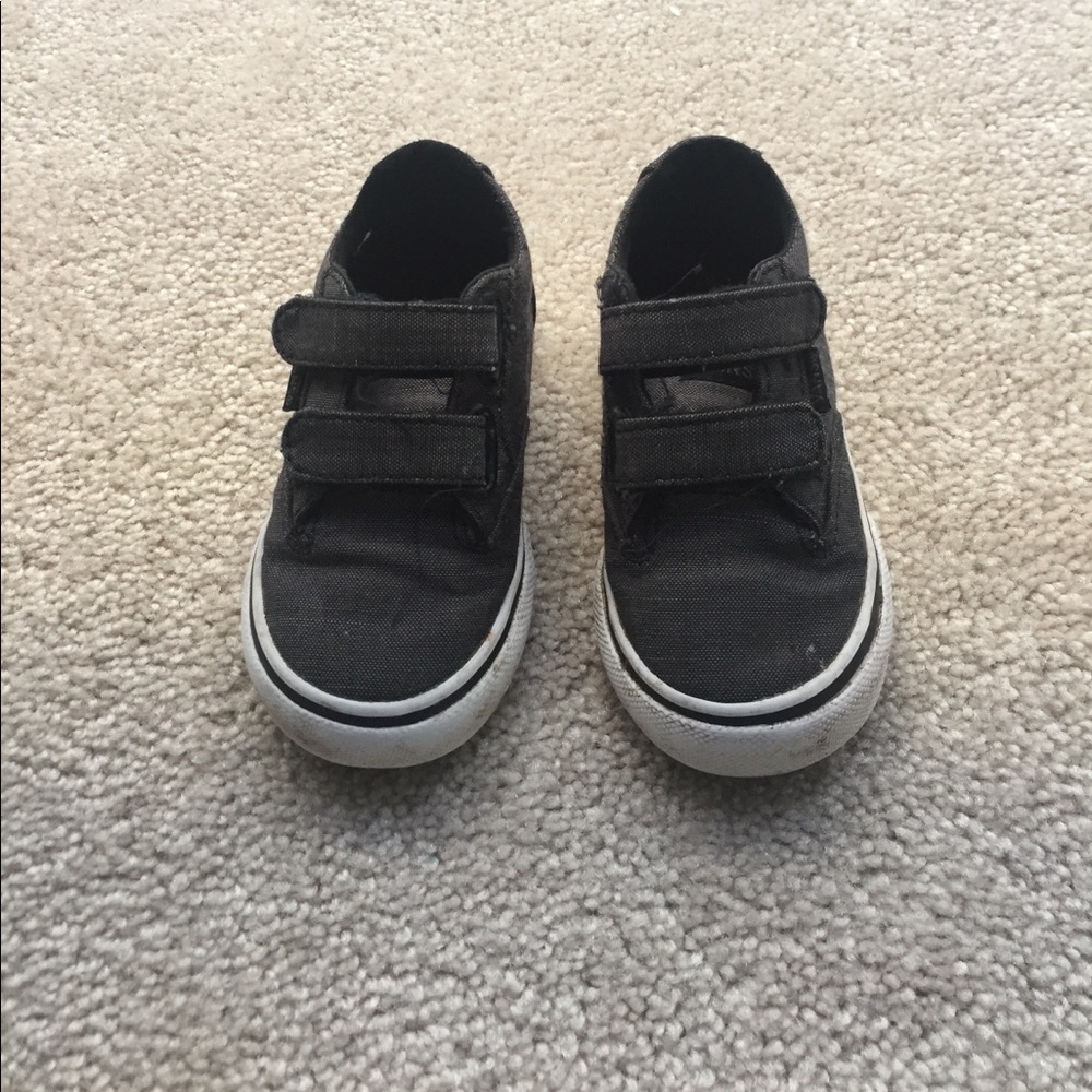 Toddler vans size 5. Used.