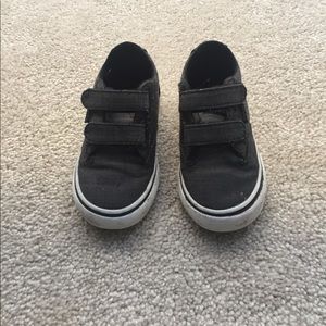 Toddler vans size 5. Used.