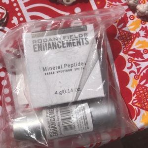 Rodan and fields mineral peptides with brush