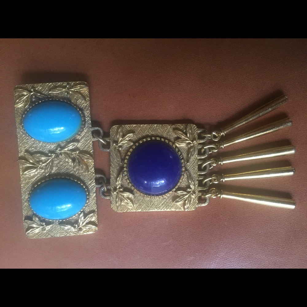 Vintage Blue gemstone on gold tone metal brooch