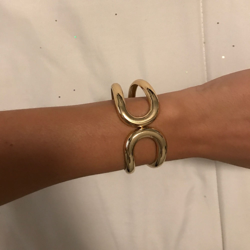 Gold Cuff - Picture 4 of 4