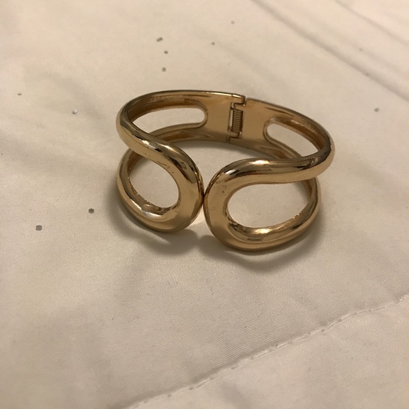 Gold Cuff - Picture 3 of 4