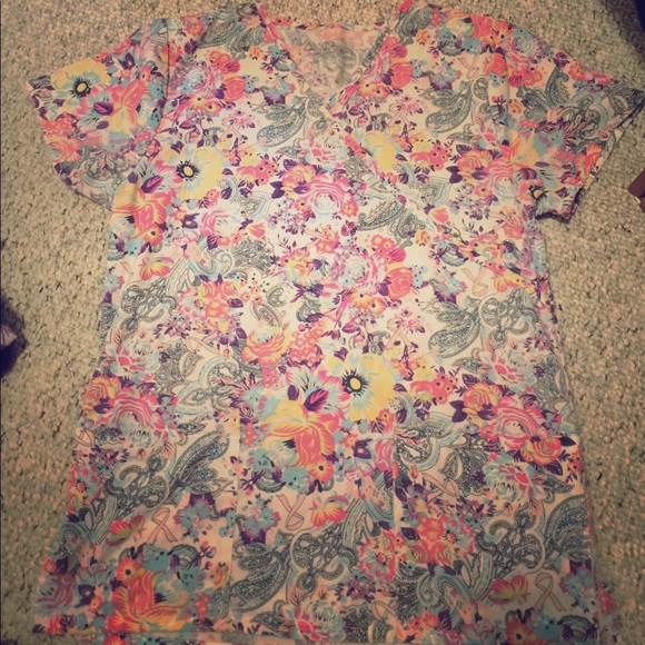 Small Scrub Top - Picture 1 of 3