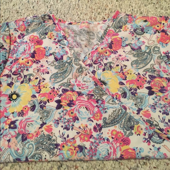 Small Scrub Top - Picture 3 of 3