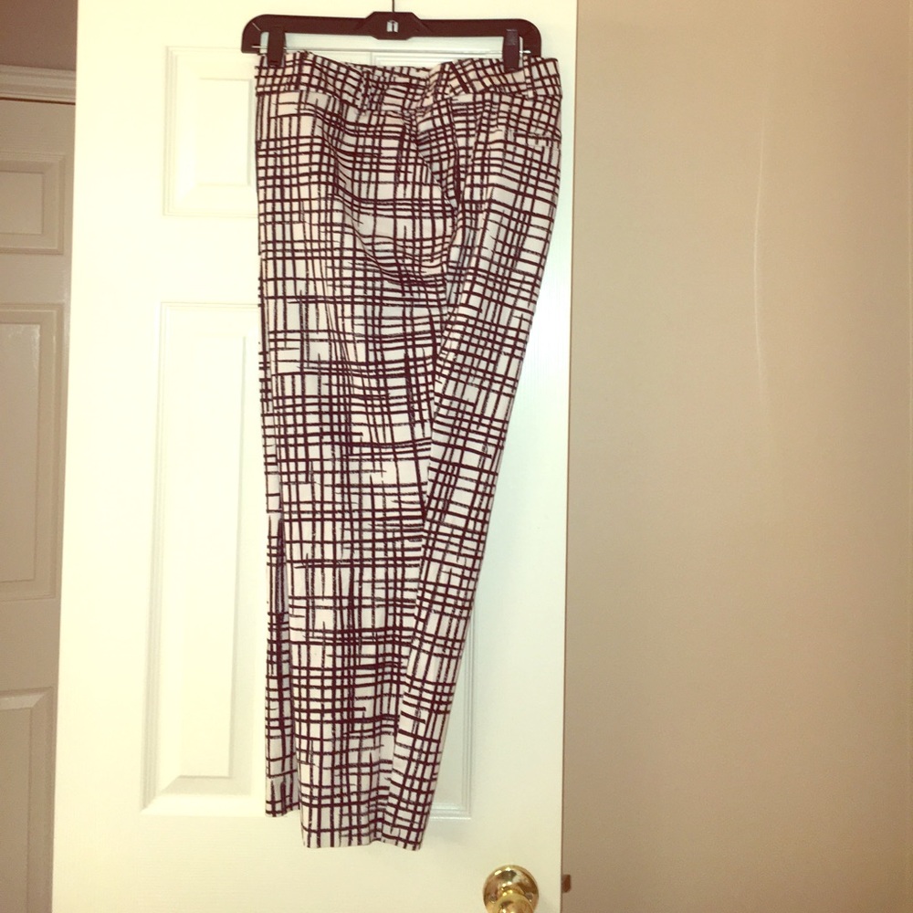 Tight fitting black and white cigarette pant