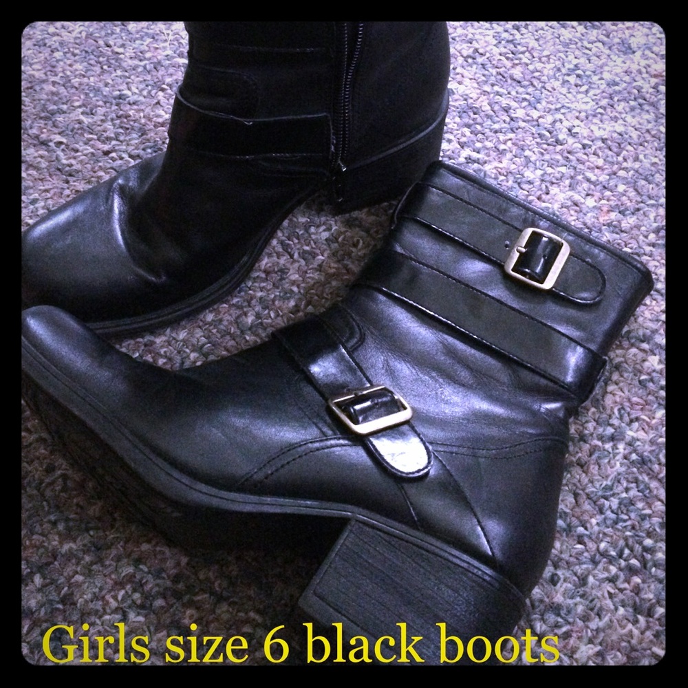Girls black boots