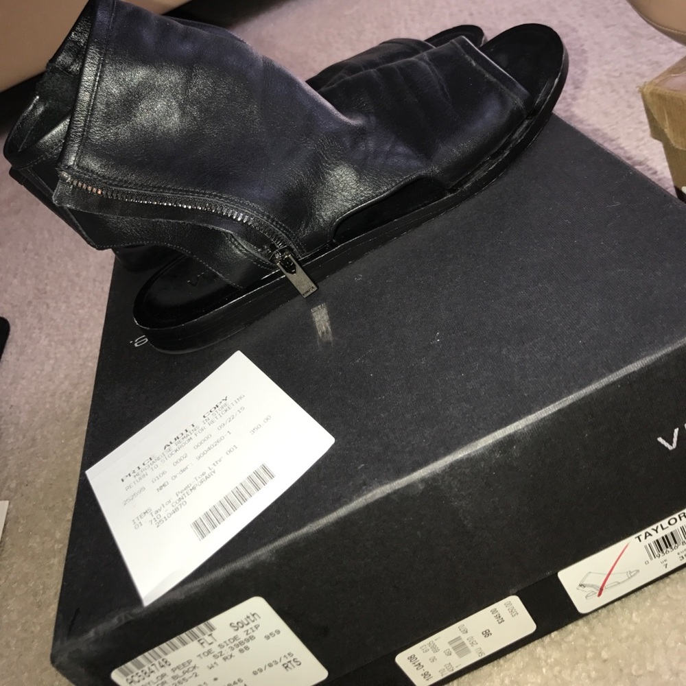 Vince. Flat sandal booties.