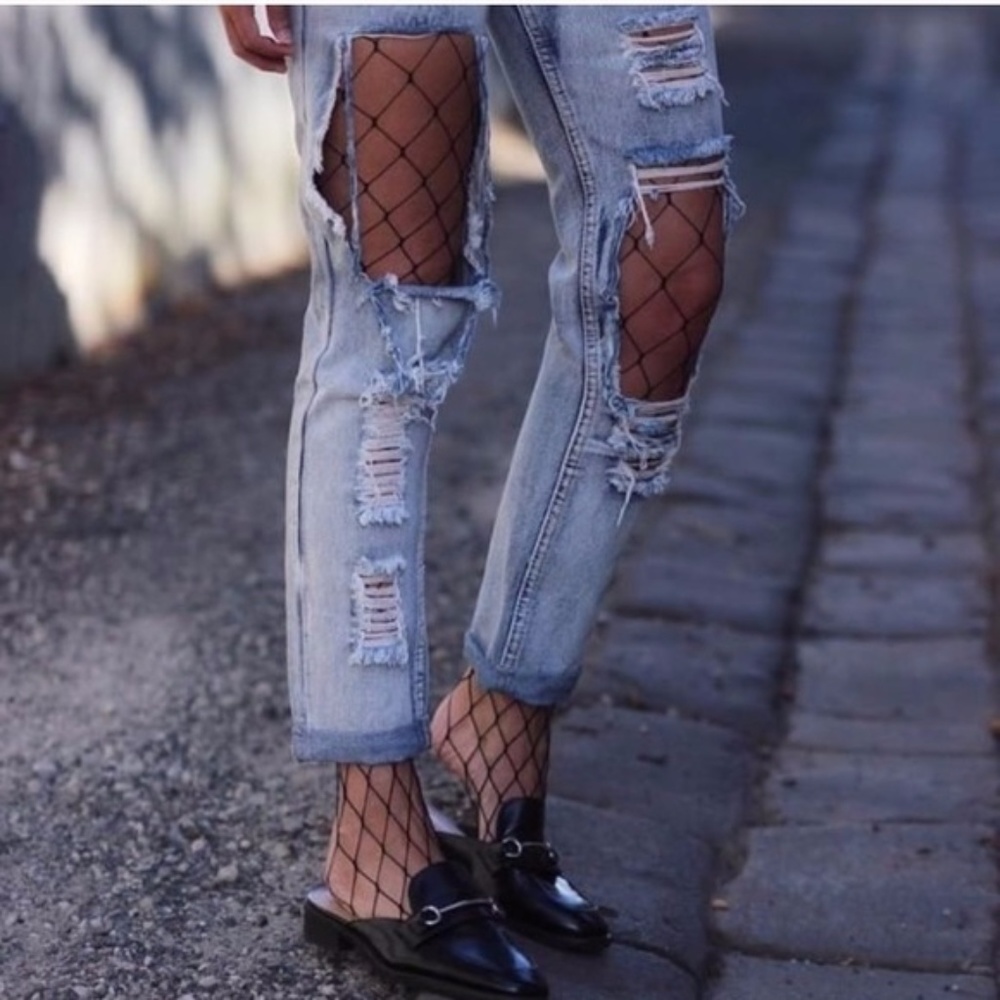 Fishnet stockings - Picture 3 of 3