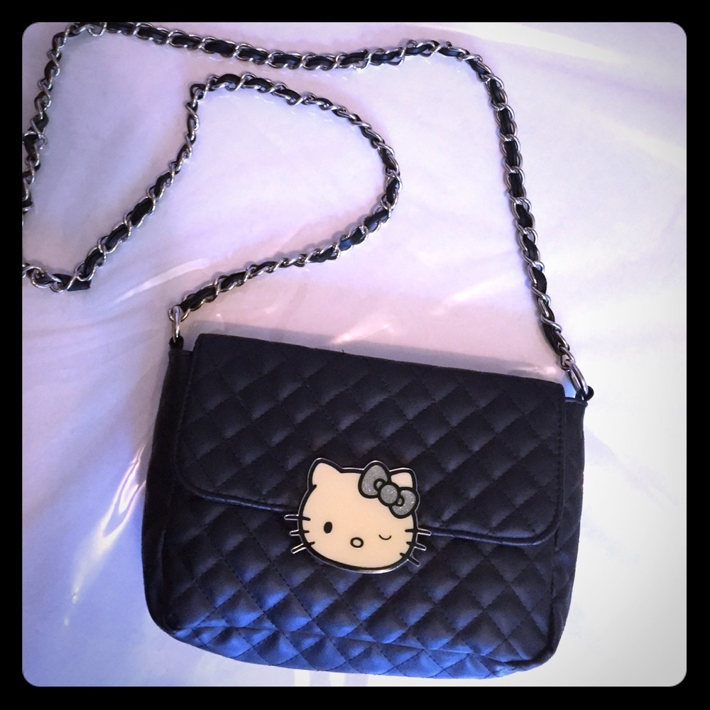 Hello kitty purse. 😻