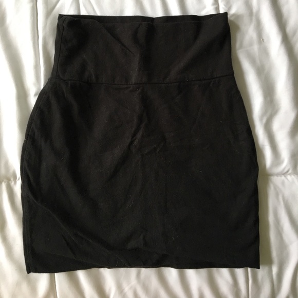 Black pencil skirt size small good condition! - Picture 2 of 2