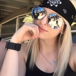 Meet your Posher, Lindi