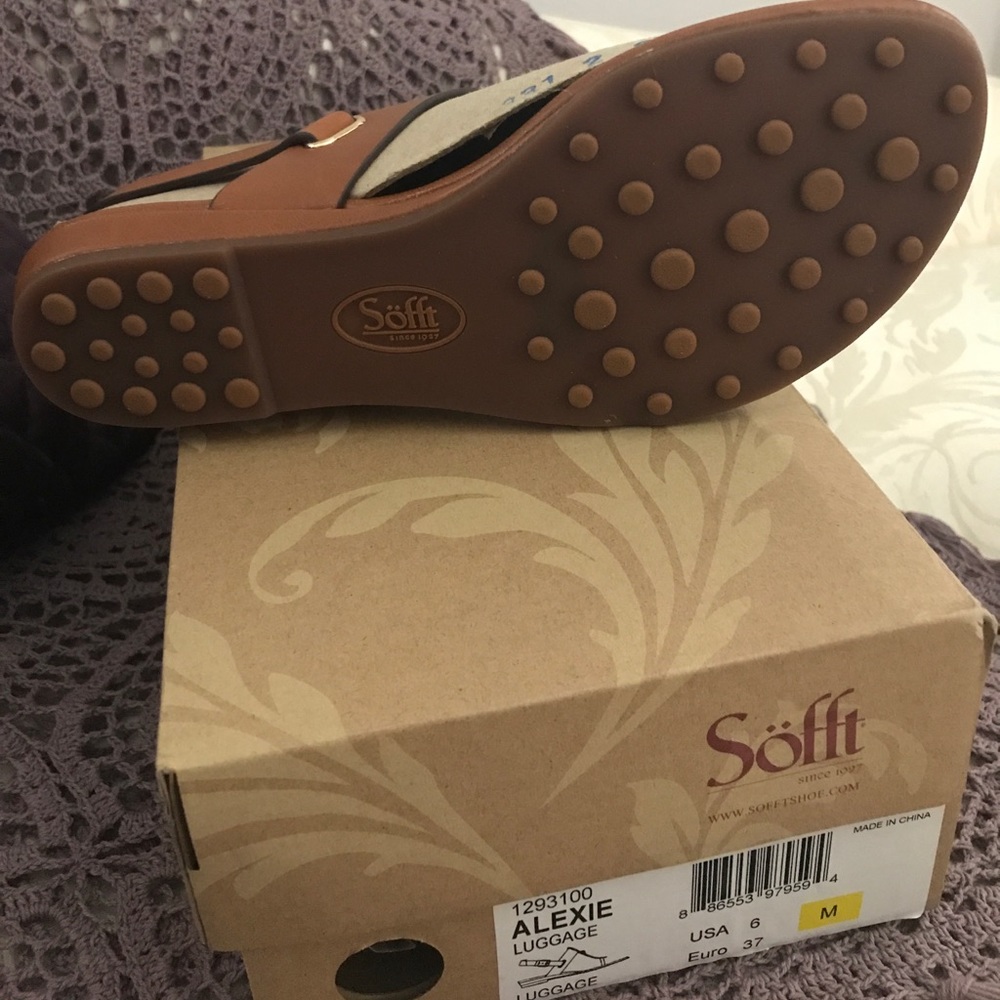 Sofft "Alexie" thong sandals - Picture 2 of 2